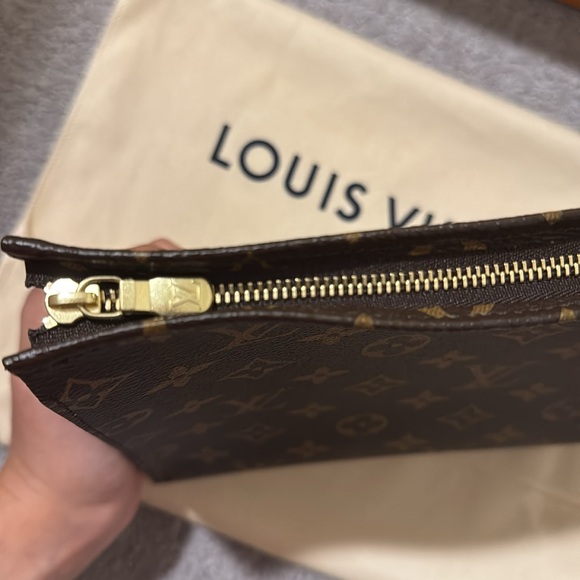 Louis Vuitton M47542 Toiletry Pouch 26 NWB - Picture 3 of 13